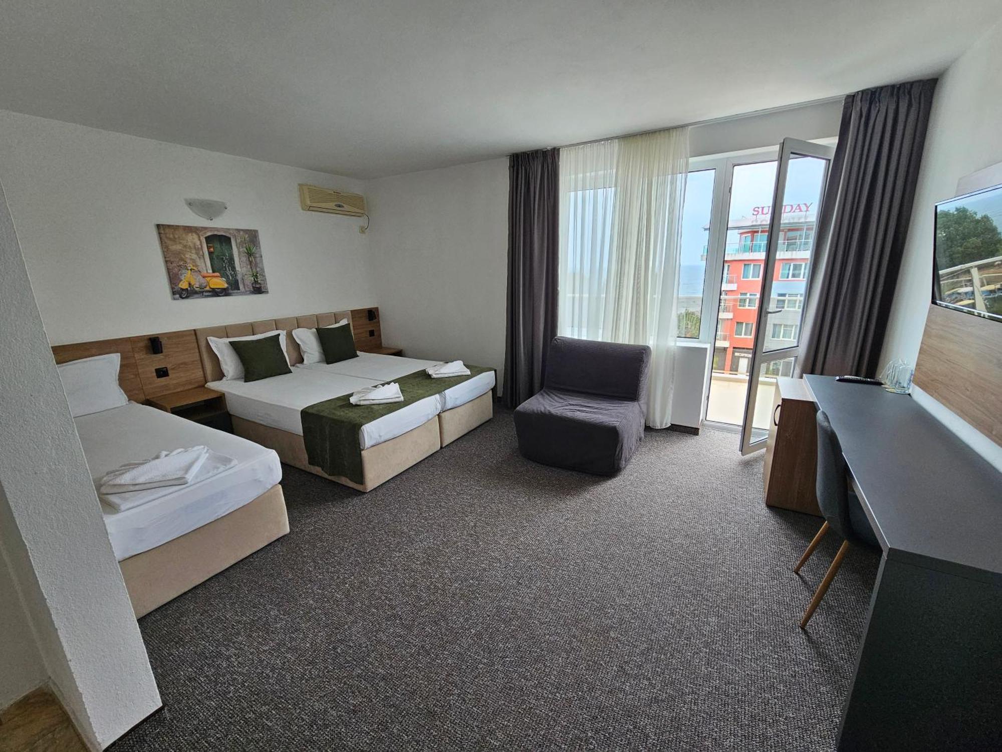 Hotel Lotos Kiten  Bagian luar foto