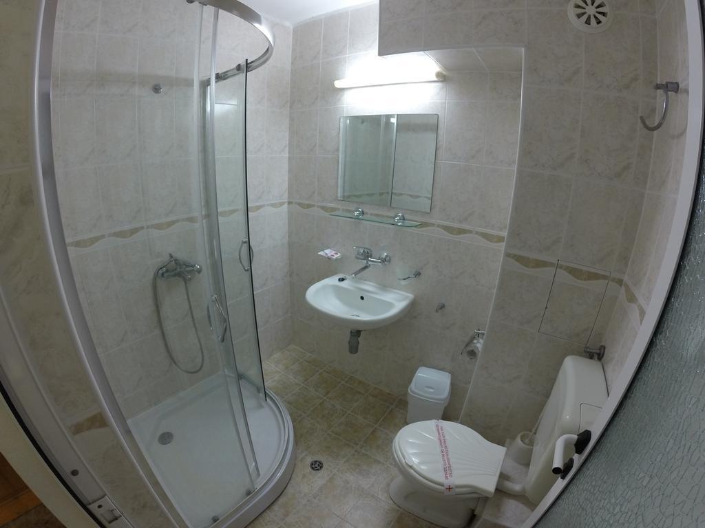 Hotel Lotos Kiten  Bagian luar foto